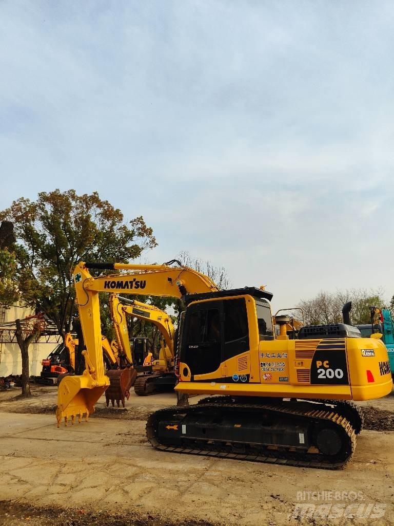 Komatsu PC200 Pásové rýpadlá