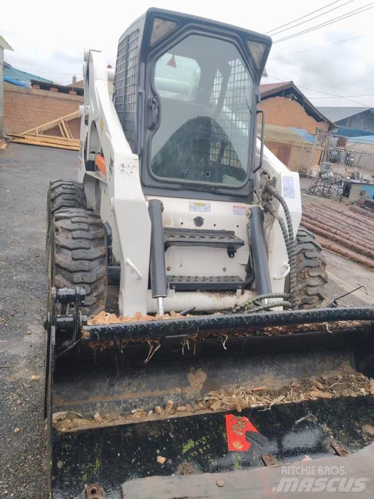 Bobcat S 300 Šmykom riadené nakladače