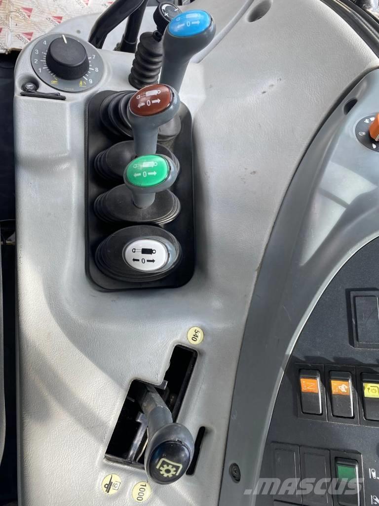 Valtra T 121 HT Traktory