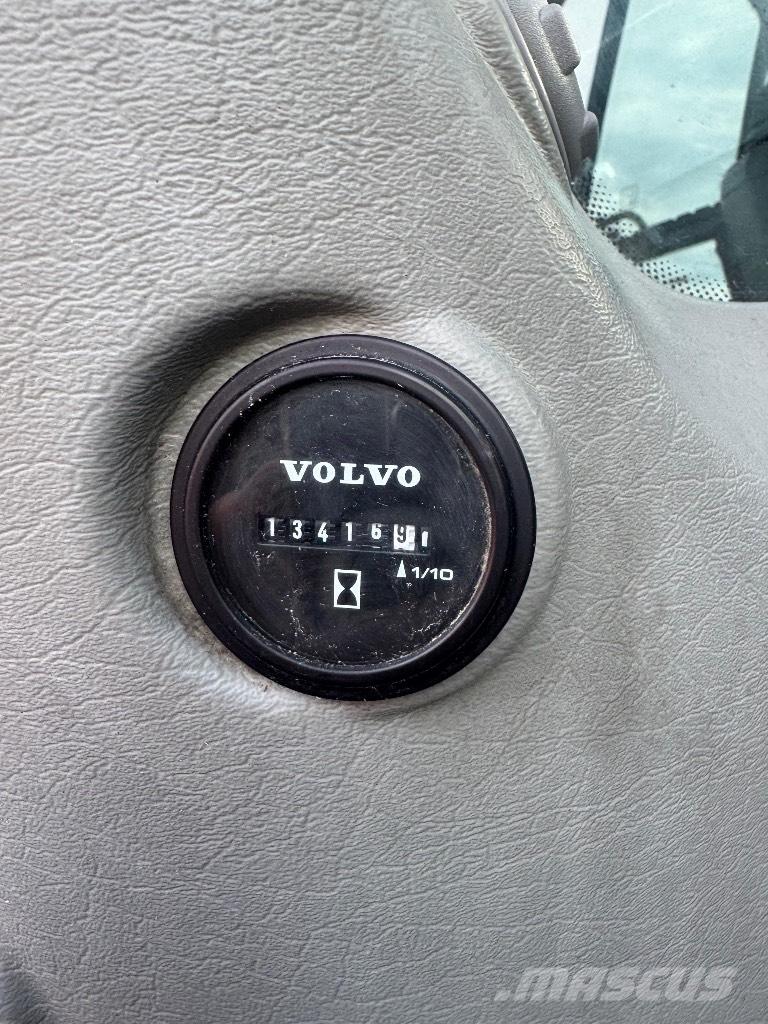 Volvo EC 250 EL Pásové rýpadlá