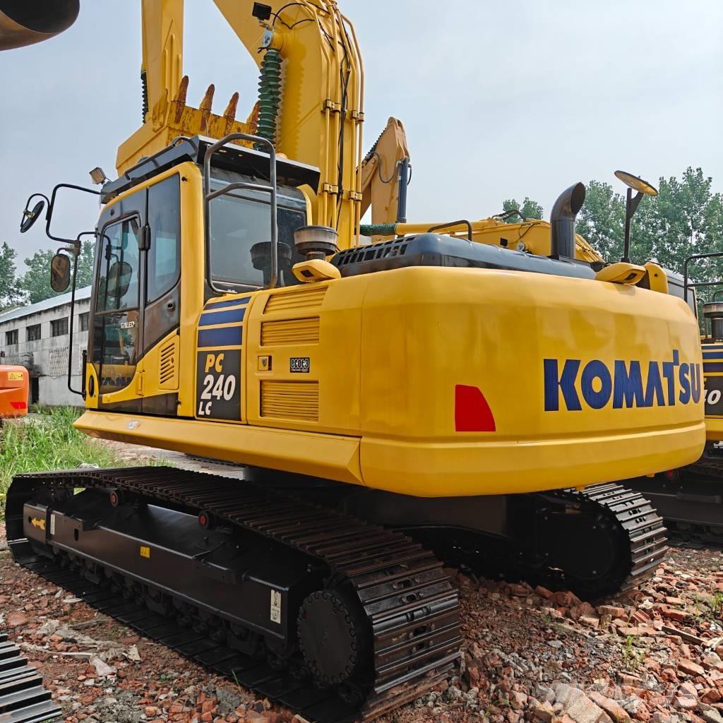 Komatsu 240-8 Pásové rýpadlá