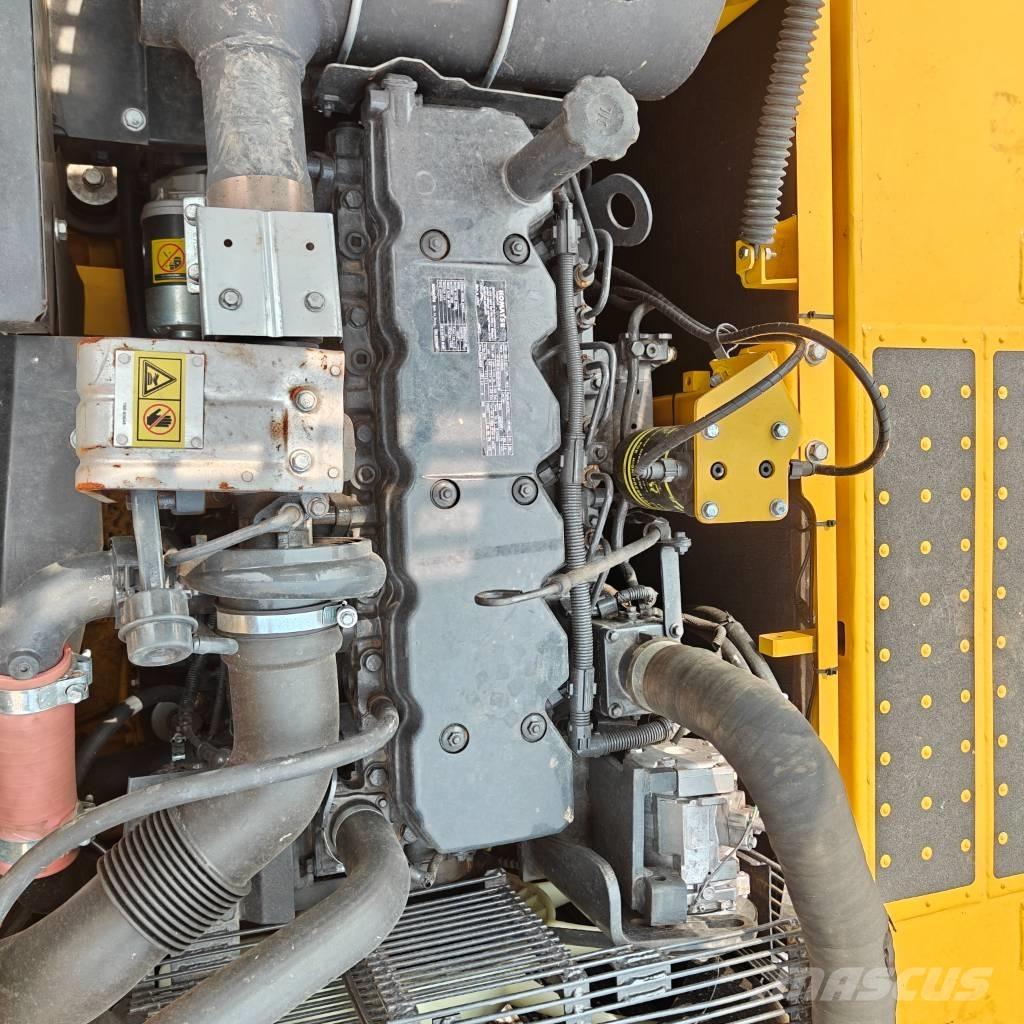 Komatsu 240-8 Pásové rýpadlá