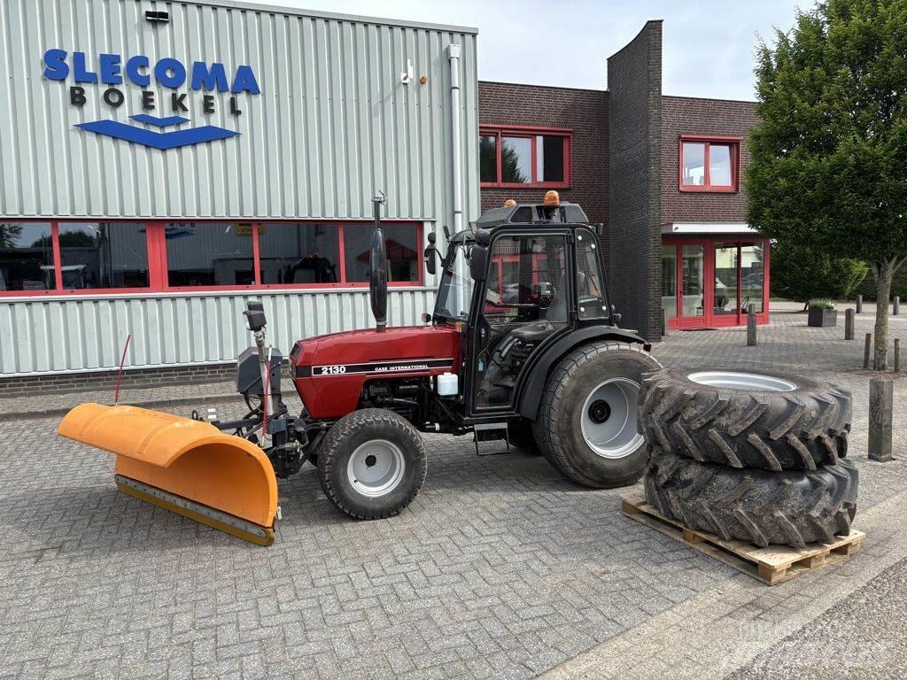 Case IH IH 2130 Traktory