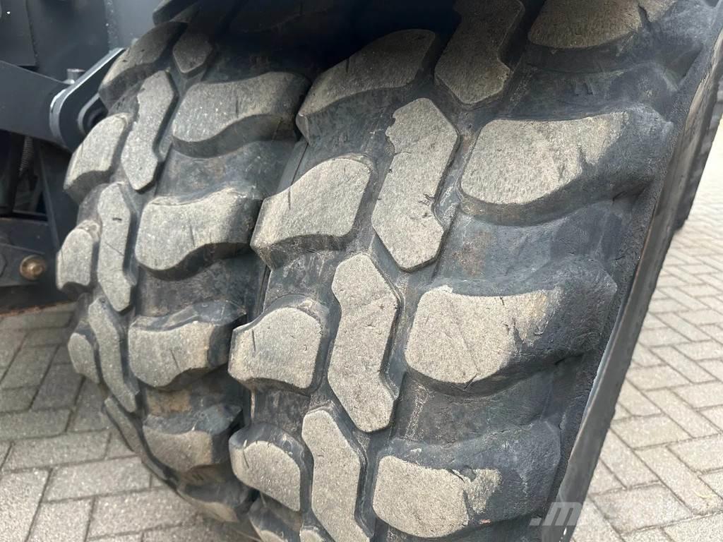 Doosan DX140W-5 Kolesové rýpadlá