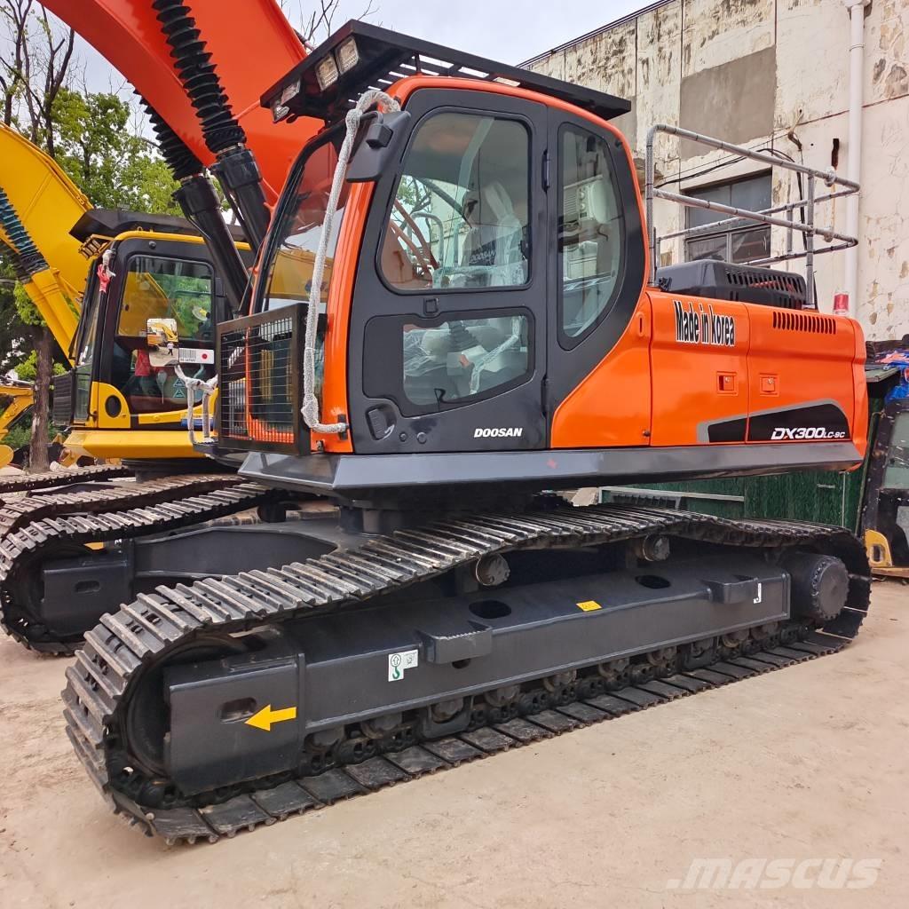 Doosan DX 300 Pásové rýpadlá