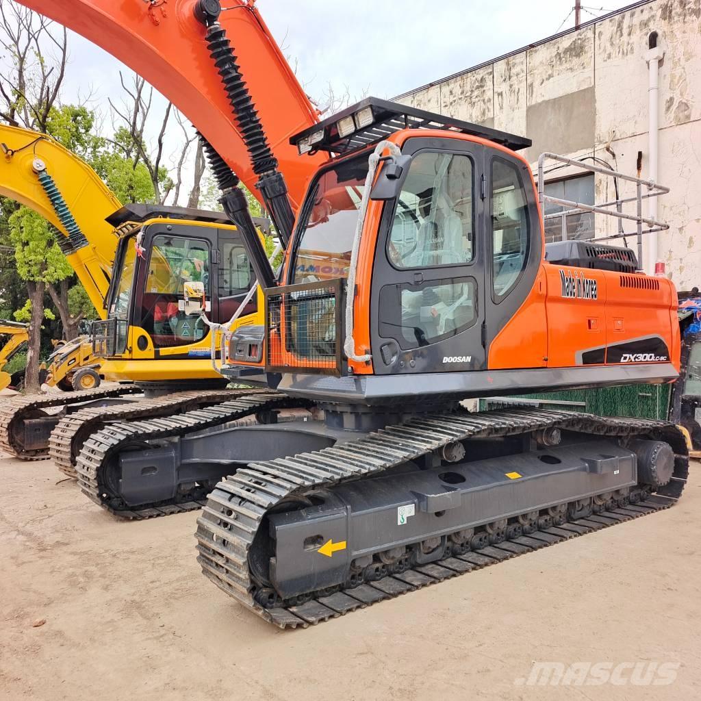 Doosan DX 300 Pásové rýpadlá