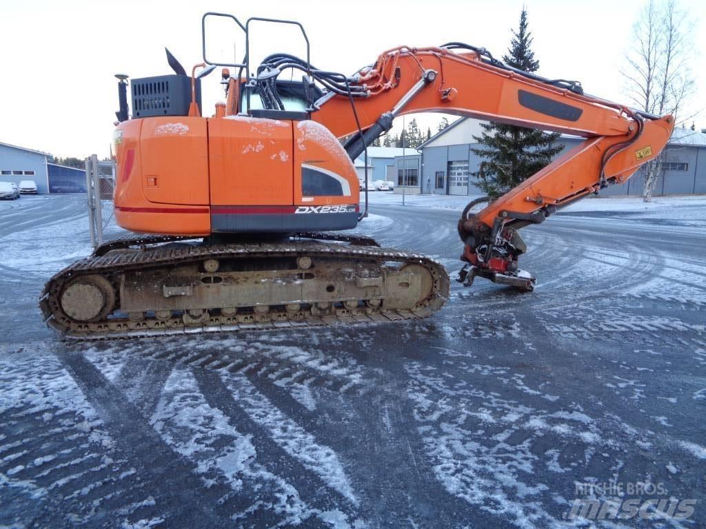 Doosan DX 235 Pásové rýpadlá