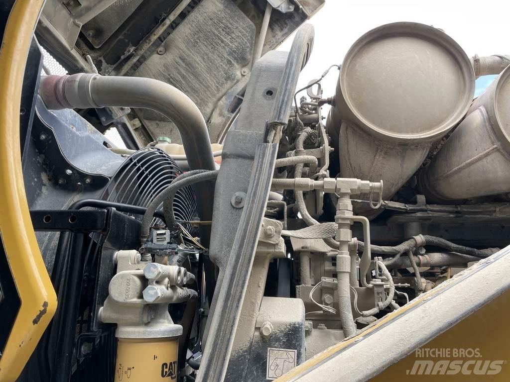 CAT 972M Kolesové nakladače