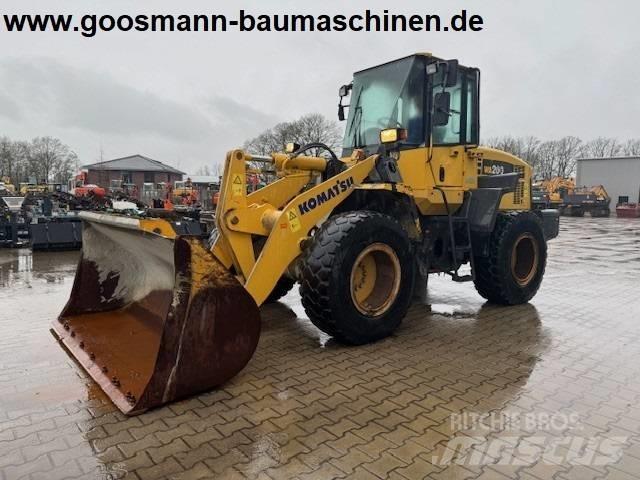 Komatsu WA 200 Kolesové nakladače