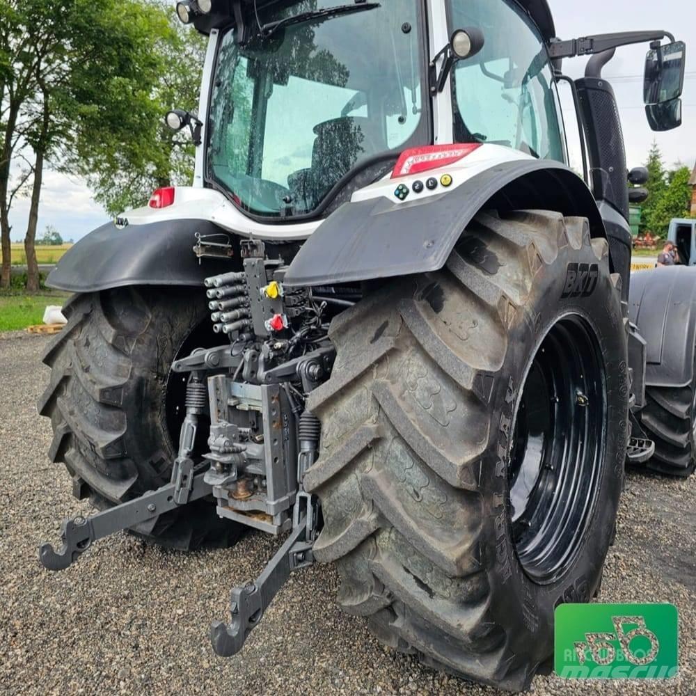 Valtra N174 Traktory