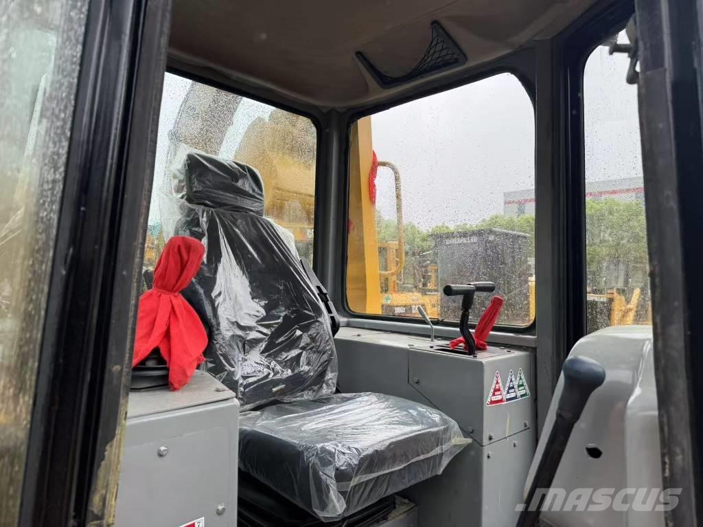 CAT D 7 G Pásové dozéry