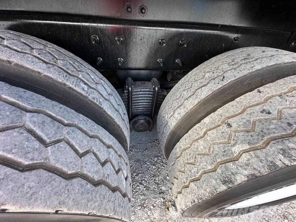 Mack GU713 Kombinované/Čerpacie cisterny