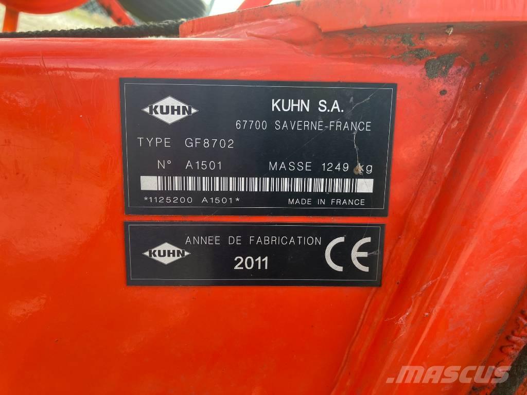 Kuhn GF 8702 Obracače a zhrabovače sena
