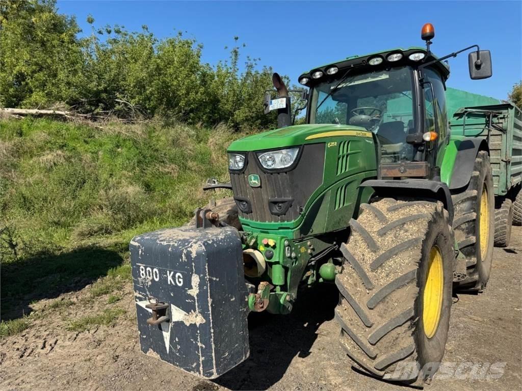 John Deere 6215 R Traktory