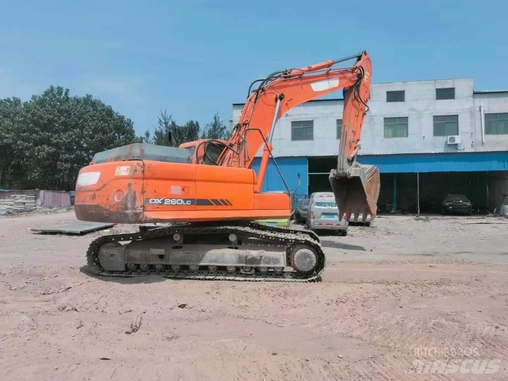 Doosan DX 260 Pásové rýpadlá