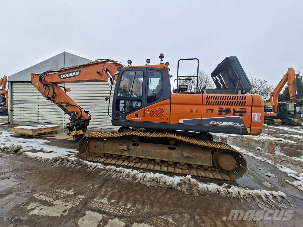 Doosan DX 255 LC-5 Pásové rýpadlá