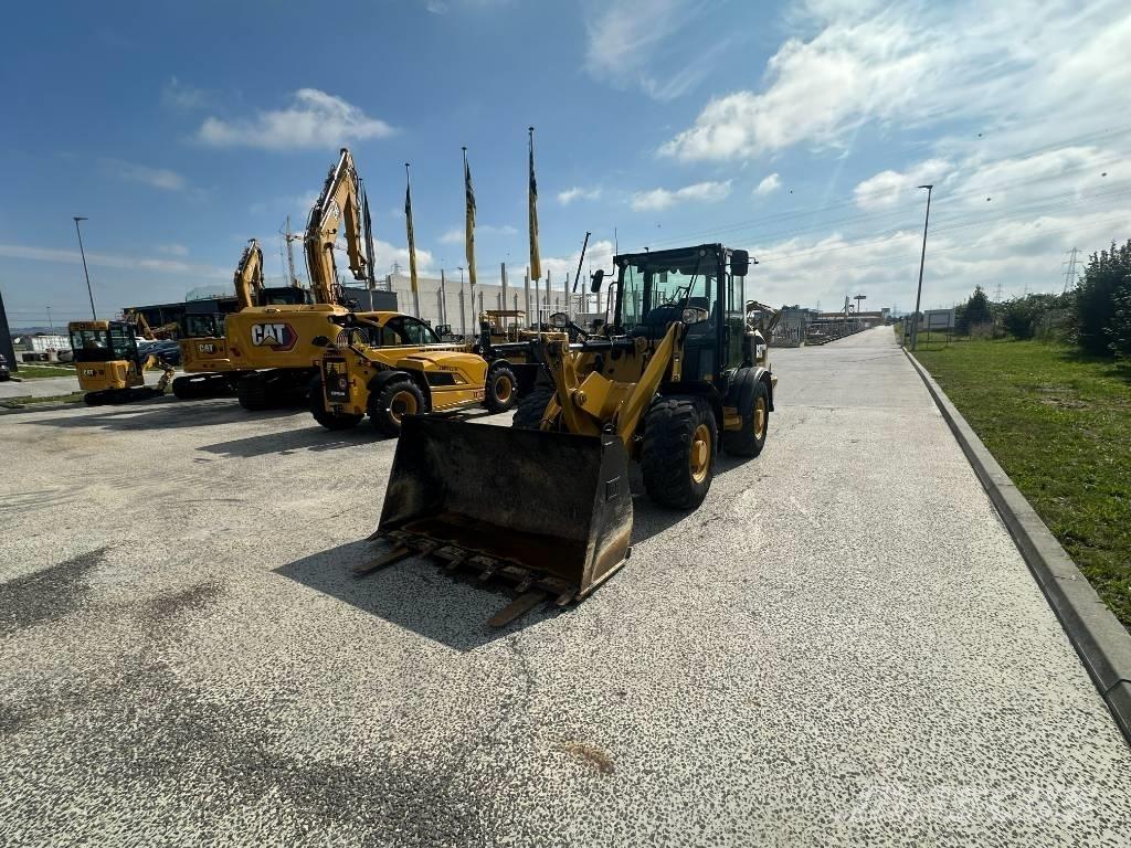 CAT 906 M Kolesové nakladače
