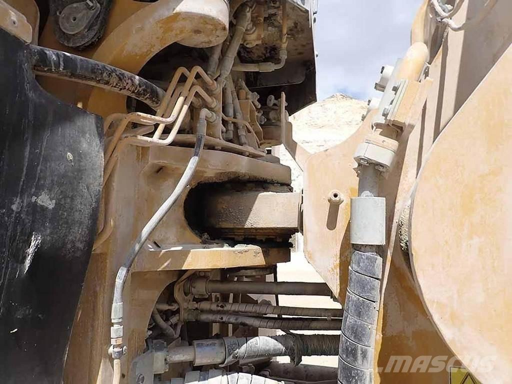 CAT 988K Kolesové nakladače