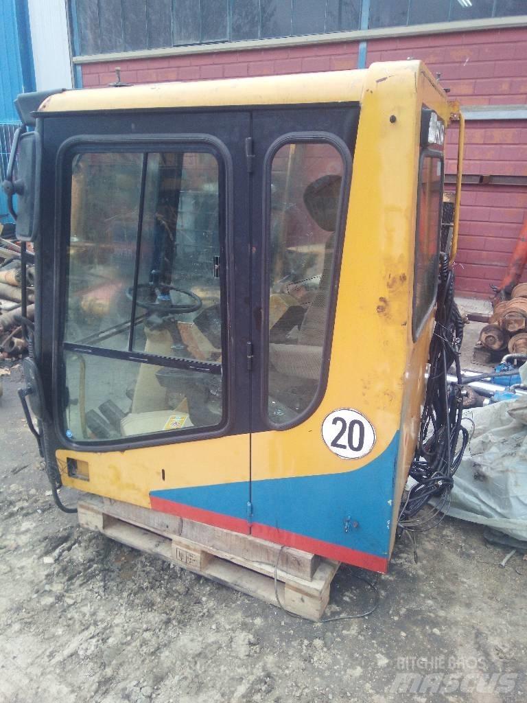 CAT M 320 Kabíny a interiér