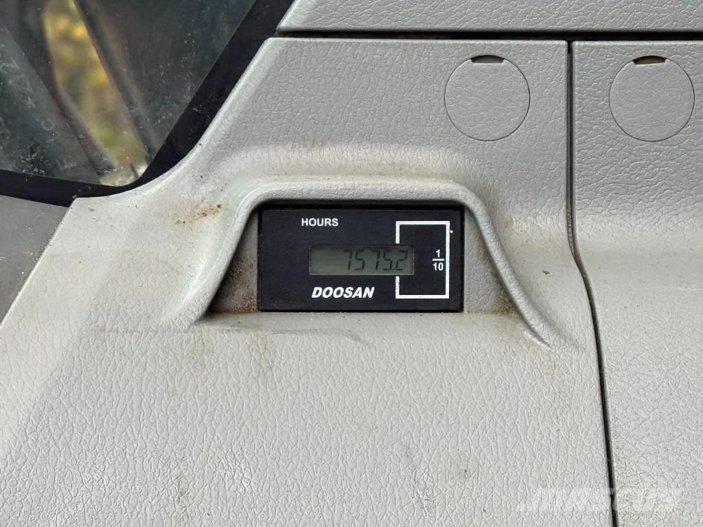 Doosan DX 300 LC Pásové rýpadlá