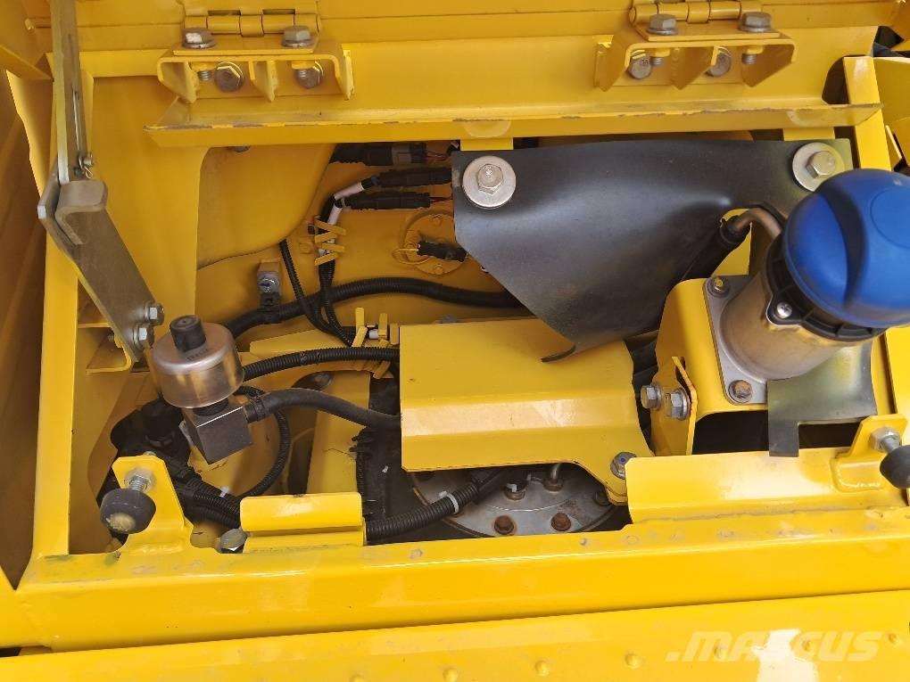 Komatsu PC210LCI-11 Pásové rýpadlá