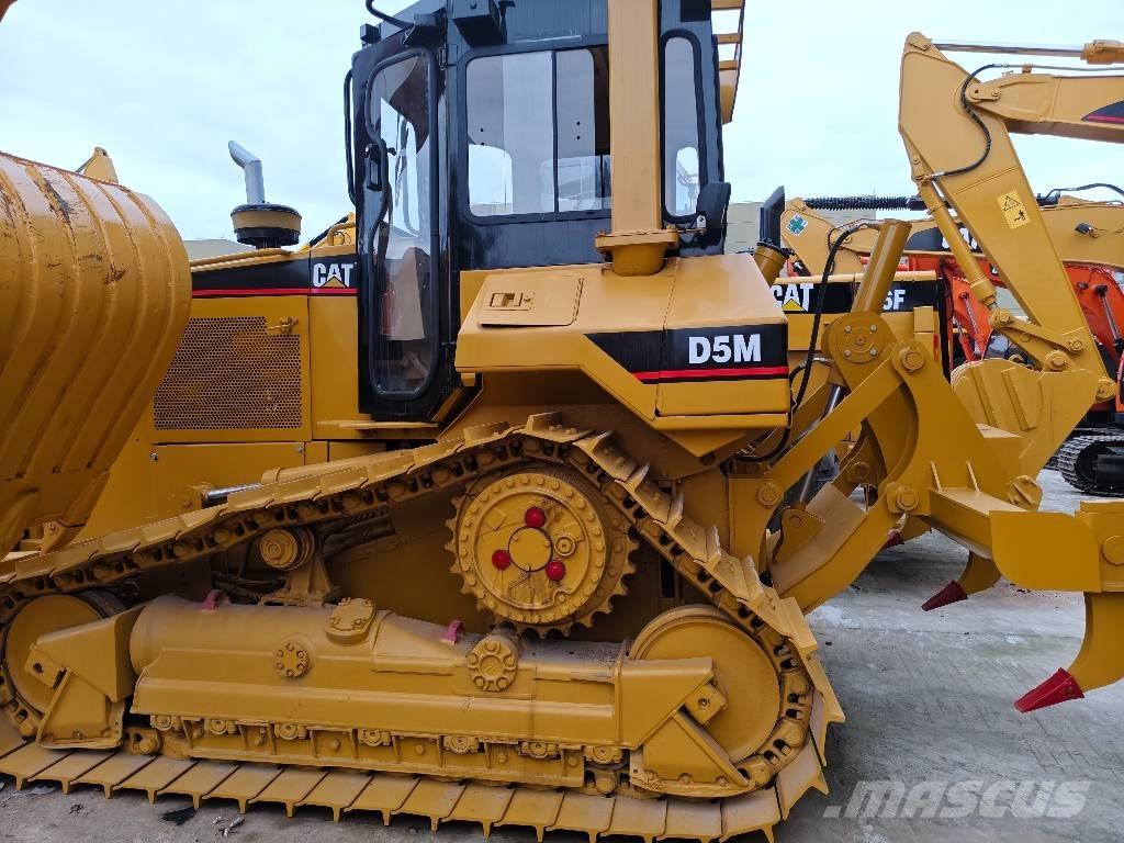 CAT D 5 M Pásové dozéry