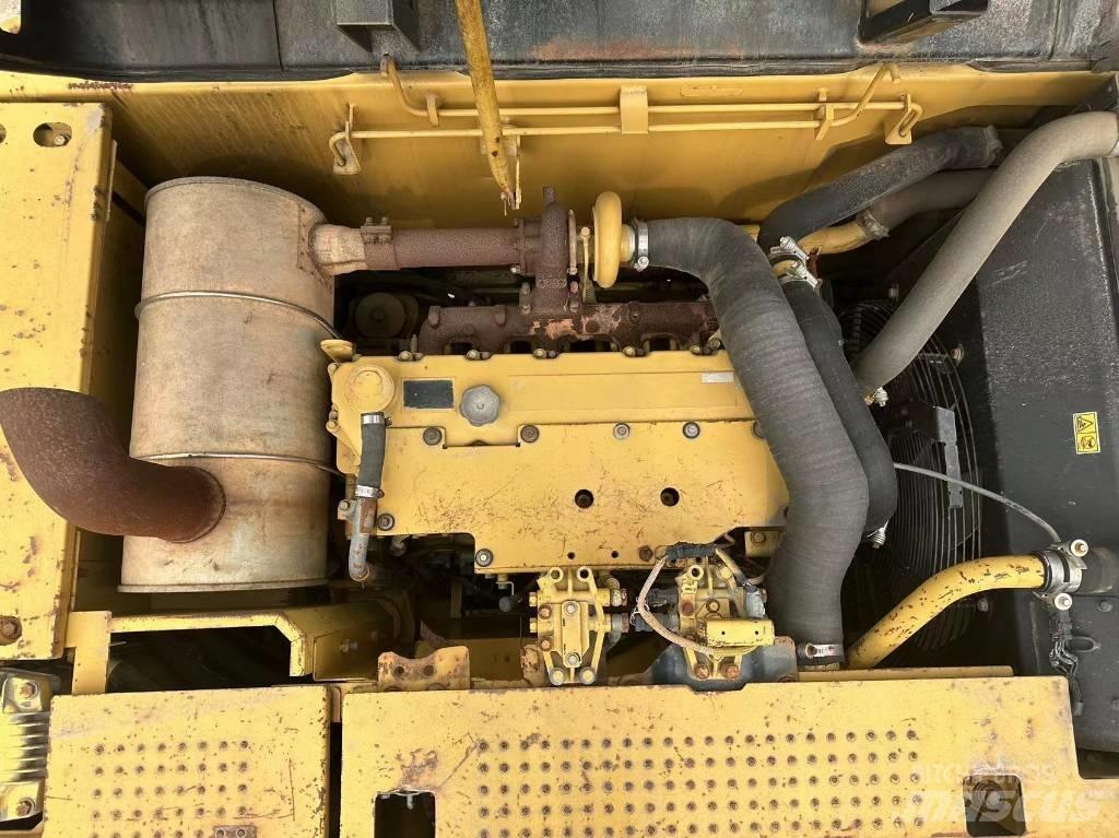 CAT 323D Pásové rýpadlá