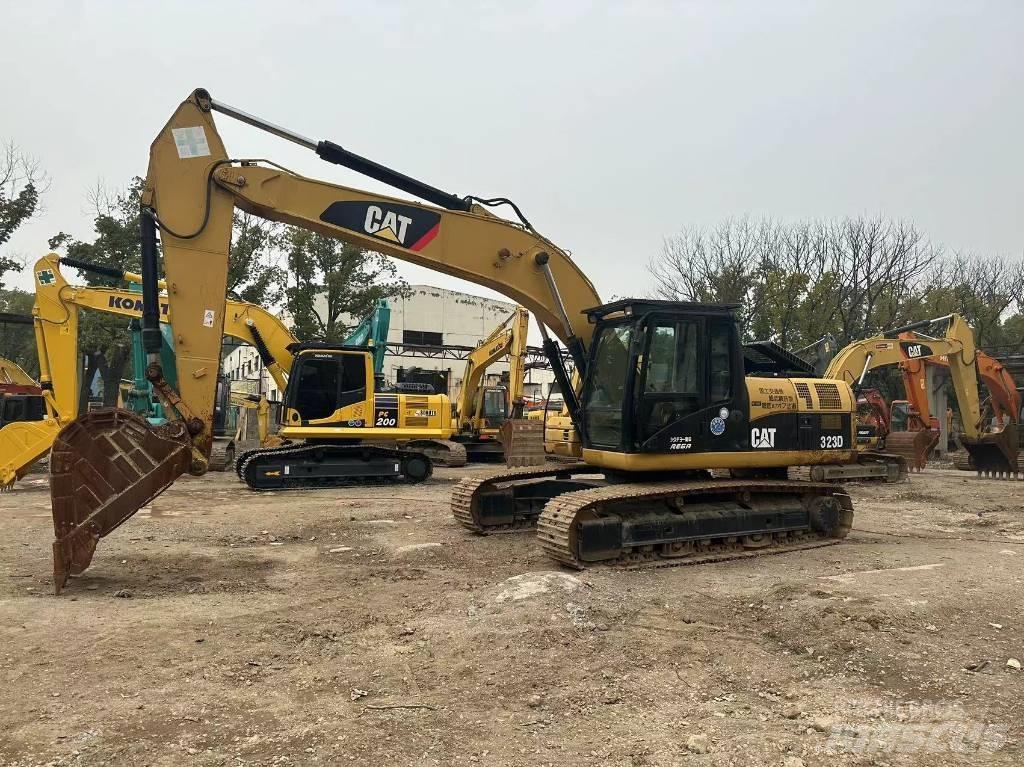 CAT 323D Pásové rýpadlá