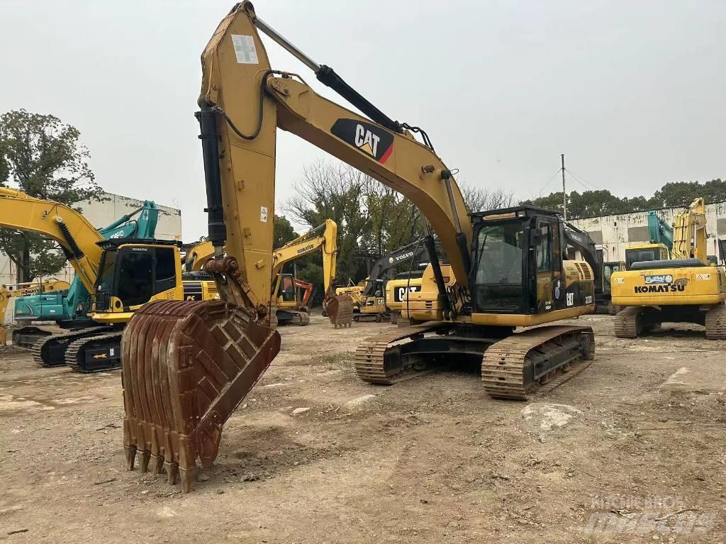 CAT 323D Pásové rýpadlá