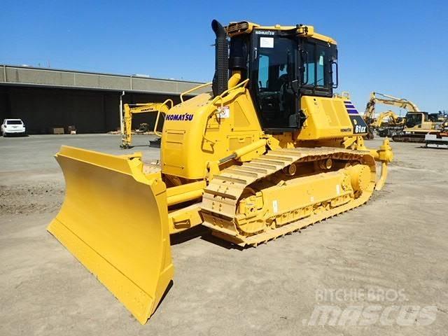 Komatsu D61EX-24 Pásové dozéry
