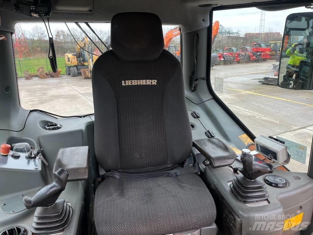 Liebherr PR736LGP Pásové dozéry