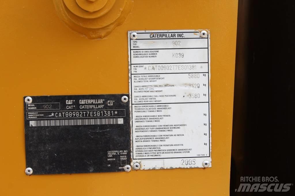 CAT 902 Kolesové nakladače