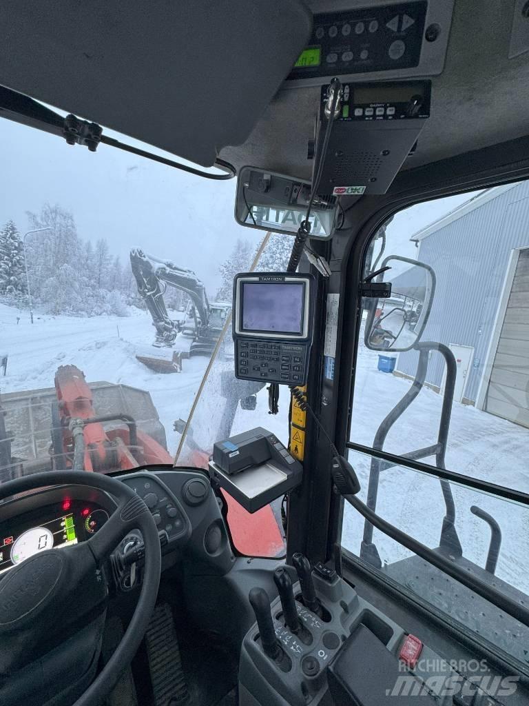 Hitachi ZW 370-6 Kolesové nakladače