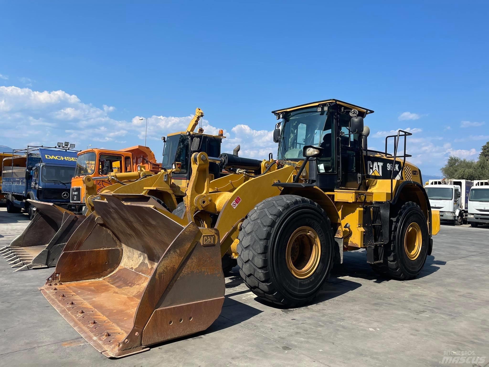 CAT 966K Kolesové nakladače