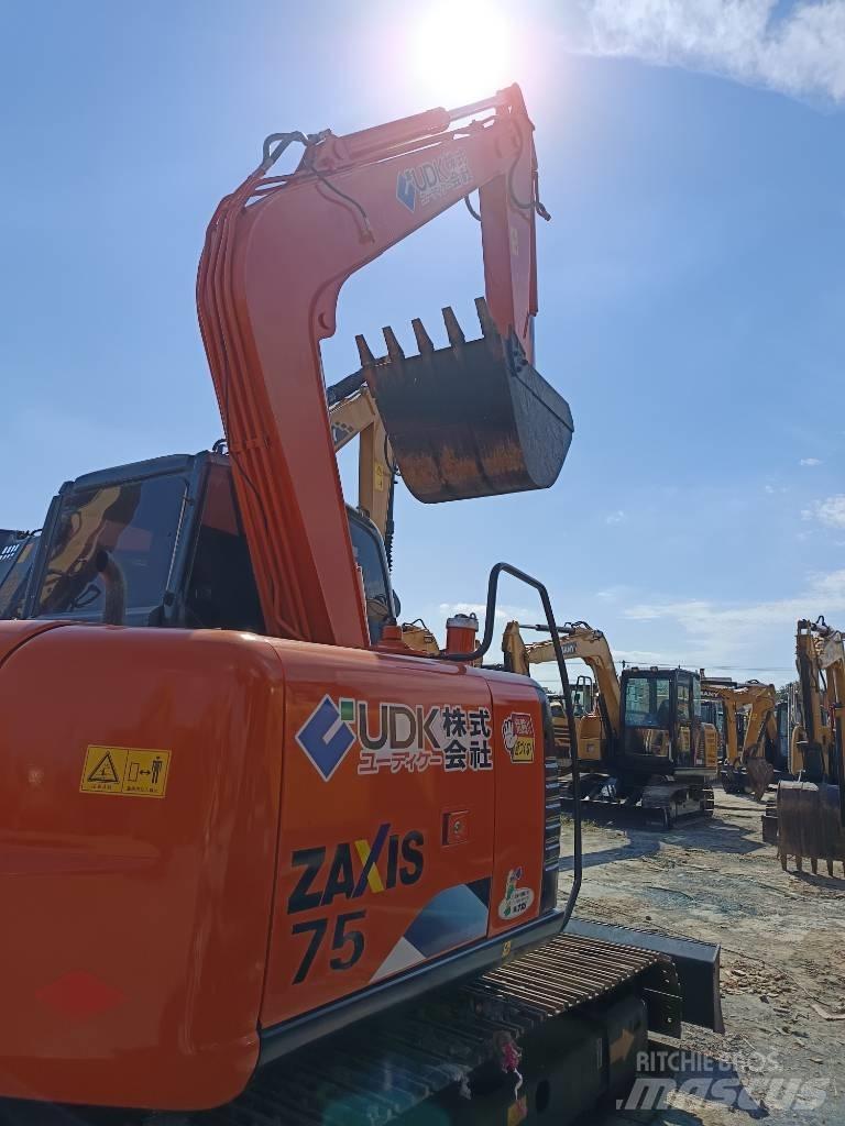 Hitachi ZX 75 Midi rýpadlá 7 t - 12 t