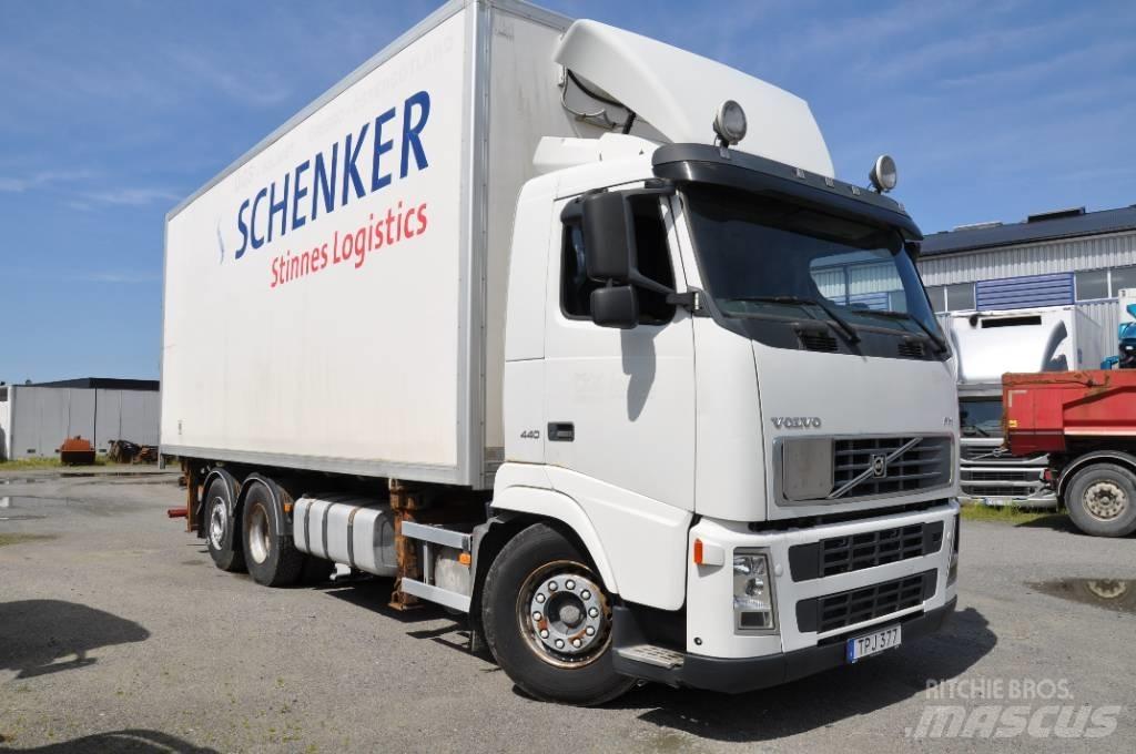 Volvo FH440 6X2 Skriňová nadstavba