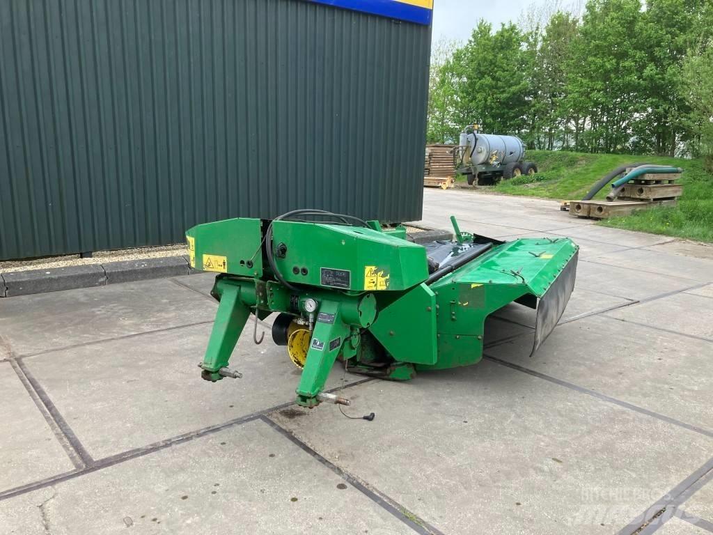 John Deere 328 Žacie stroje