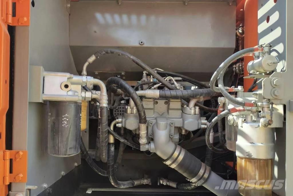 Hitachi ZX 240 Pásové rýpadlá