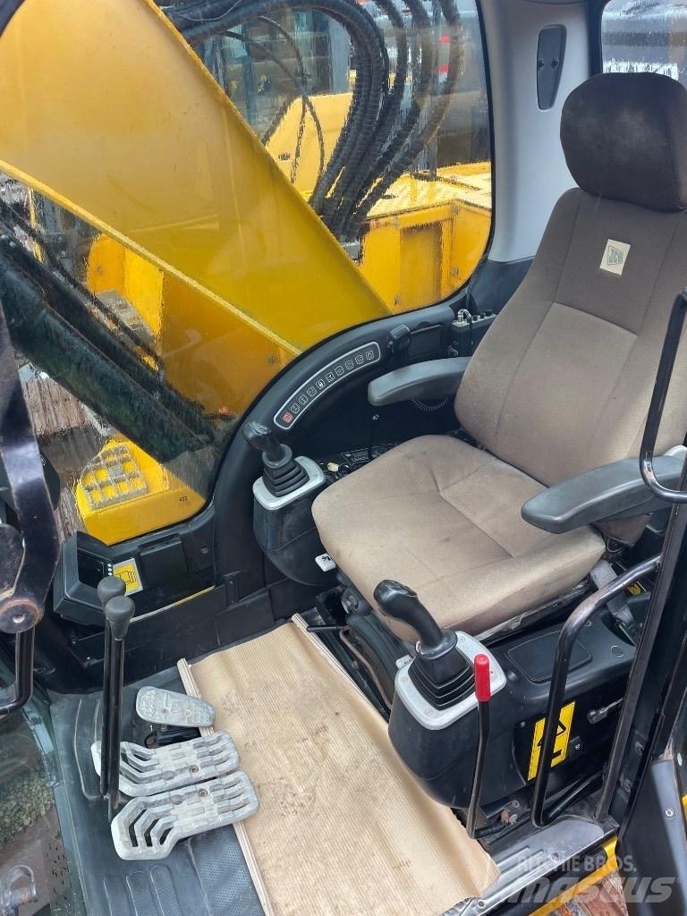 JCB JZ140LC Pásové rýpadlá