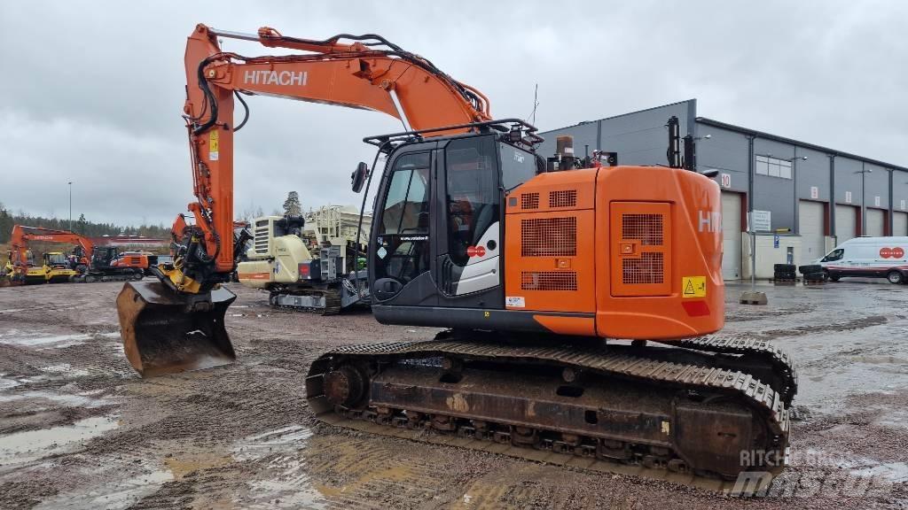 Hitachi ZX225USLC-6 Pásové rýpadlá
