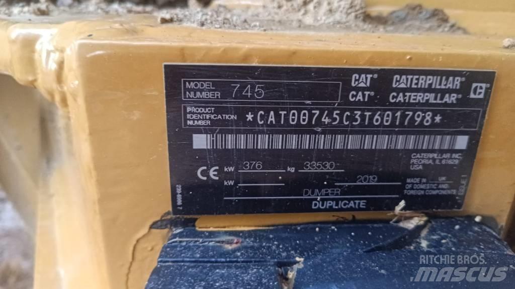 CAT 745 Kĺbové nákladné autá