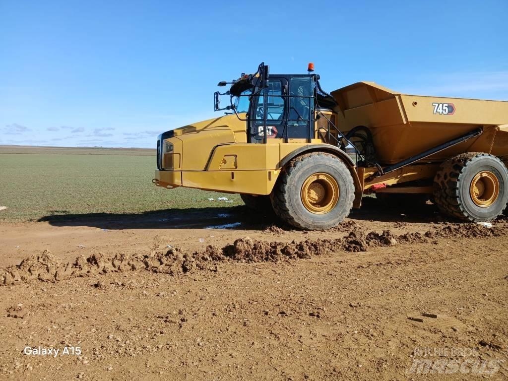 CAT 745 Kĺbové nákladné autá