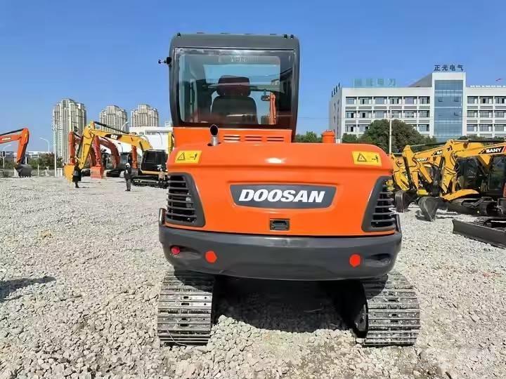 Doosan DX60-9C Pásové rýpadlá