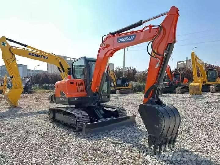 Doosan DX60-9C Pásové rýpadlá