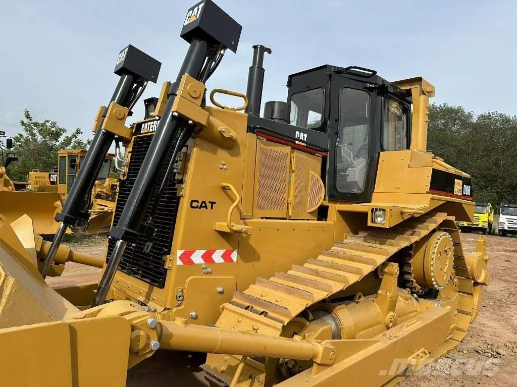 CAT D 8 R Pásové dozéry