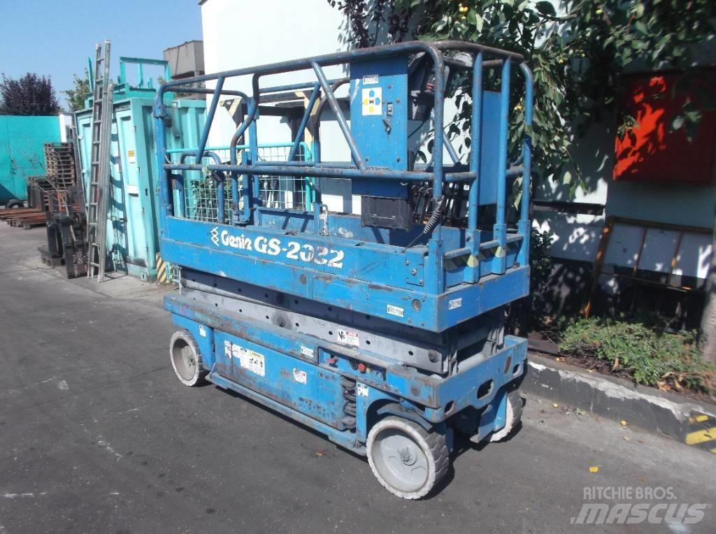 Genie GS 2032    V-2790 Vertikálne stĺpové výťahy