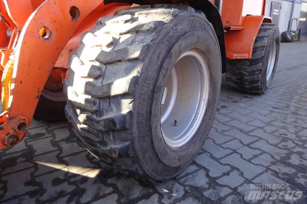 Schäffer 2436 Kolesové nakladače