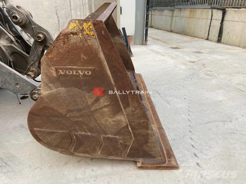 Volvo L 120 H Kolesové nakladače