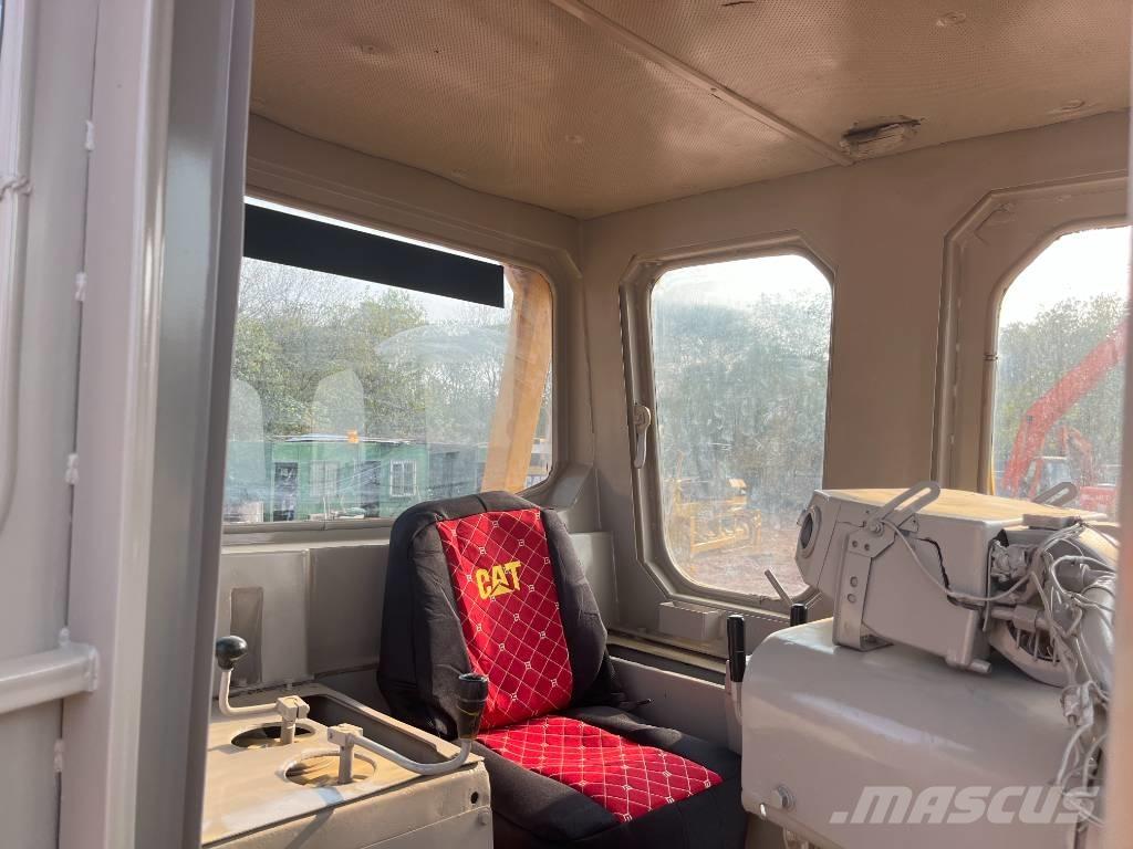 CAT D7G Pásové dozéry