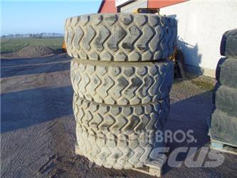  Däck 15,5x25 Pneumatiky, kolesá a ráfiky